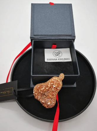 BROCHE GLAM SOUL – JEWELRY BROOCH by Zoryana Kirilenko